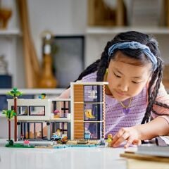 LEGO ® Creator 3’ü 1 Arada Modern Ev 31153 - 9 Yaş & Üzeri Çocuklar için Yaratıcı Oyuncak Yapım Seti (939 Parça)