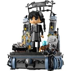 LEGO® Wednesday Addams Figürü 76780 – 10 Yaş ve Üzeri Çocuklar için Koleksiyonluk Oyuncak Yapım Seti (702 Parça)